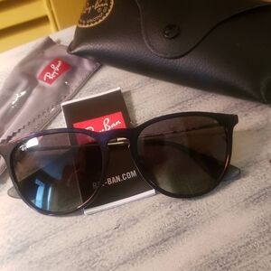 COOL Ray-Ban Black Sunglasses (Women) New Condition recently Purchased